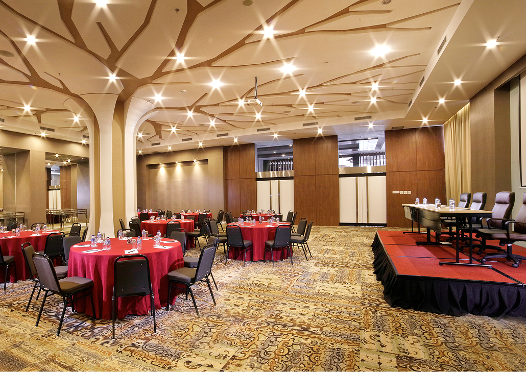 Ballroom (Walnut 1)